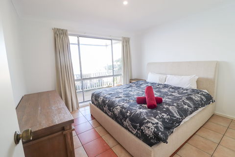 El Lago Jetty - Yamba Accommodation 5