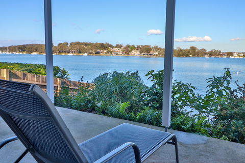 El Lago Jetty - Yamba Accommodation 8