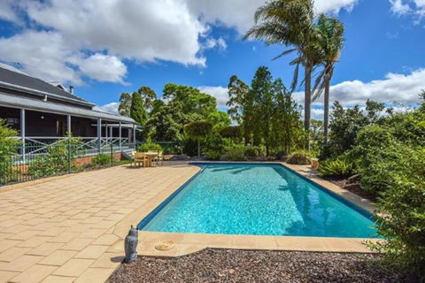 Forest Lodge Highfields - Yamba Accommodation 5