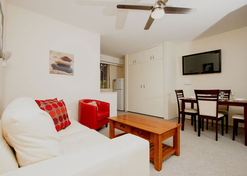 Canberra Short Term And Holiday Accommodation - Yamba Accommodation 8
