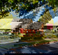 Emerald Maraboon Motor Inn - Yamba Accommodation