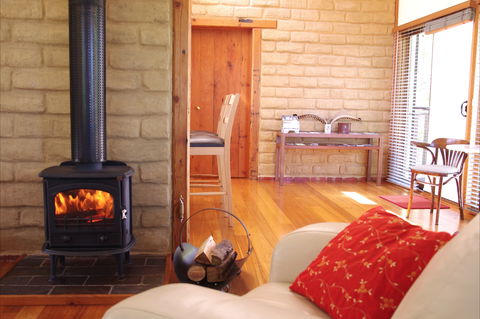 Lyrebird Cottages - Yamba Accommodation 0