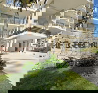 St George's Defence Holiday Suites incorporating The Garland Luxury Apartments - Yamba Accommodation