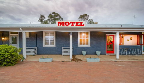 The Platypus Accommodation And Cafe - Yamba Accommodation 0