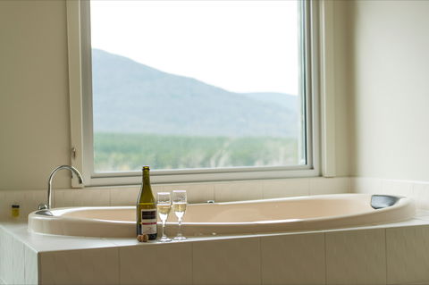 Macedon Ranges Hotel & Spa - Yamba Accommodation 1