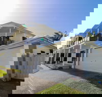 Flexi Five- Belmont - Yamba Accommodation