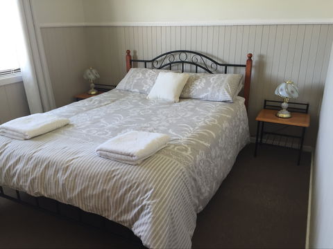 Riverland Holiday Cottage - Yamba Accommodation 1