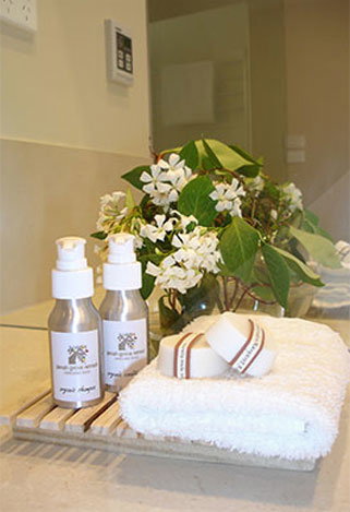 Jarrah Grove Retreat - Yamba Accommodation 3