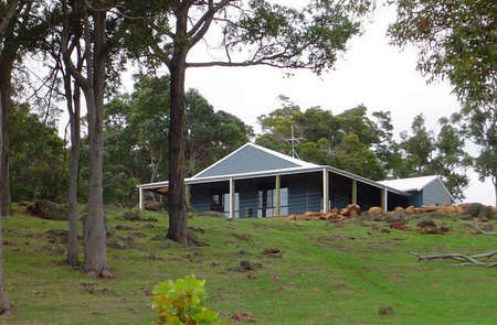 Vista Ridge Estate - Top Paddock Cottage - Yamba Accommodation 0