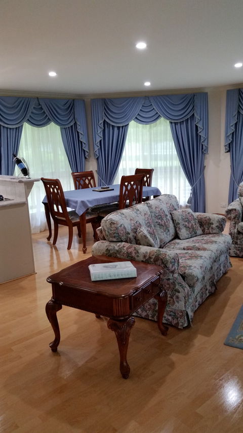 Carolynnes Cottages - Blue Wren Cottage - Yamba Accommodation 2