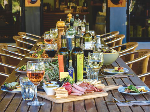 Olio Bello Lakeside Glamping - Yamba Accommodation 2