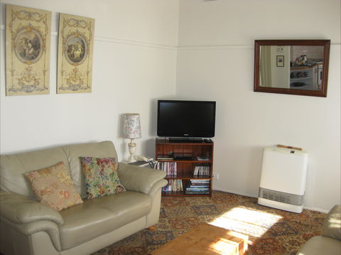 Peel Cottage - Yamba Accommodation 1