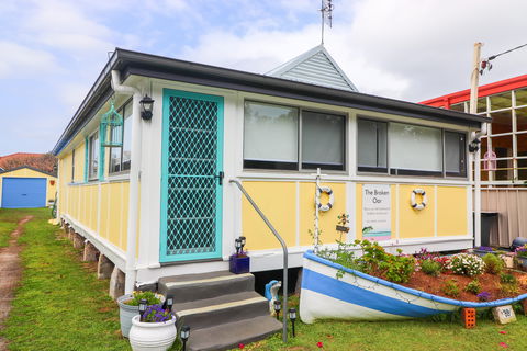 The Broken Oar - Yamba Accommodation 0