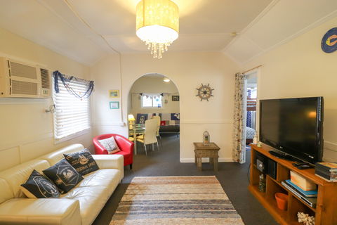 The Broken Oar - Yamba Accommodation 2