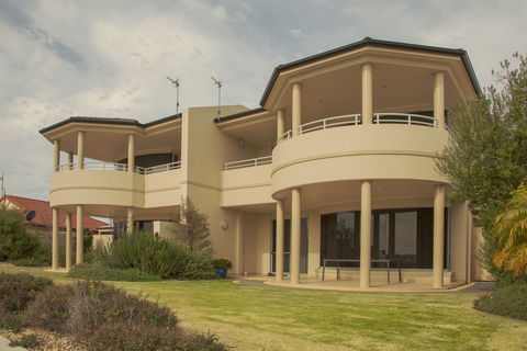 Monterey Waters 27A - Yamba Accommodation 2