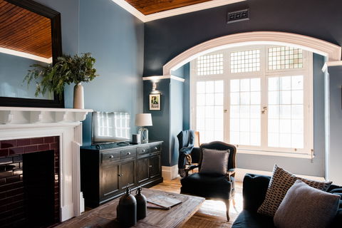 Mount Ophir Estate - The Residence - Yamba Accommodation 0