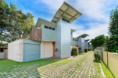 Sun Worship Crescent Head Eco Villas - Yamba Accommodation 1