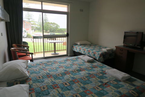 Tathra Hotel - Motel - Yamba Accommodation 2