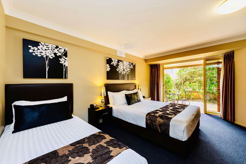 Best Western PLUS Ambassador On Ruthven - Yamba Accommodation 1