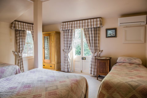 Capers Cottage - Yamba Accommodation 0