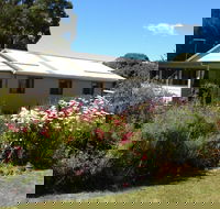 Engadine Cottage - Yamba Accommodation