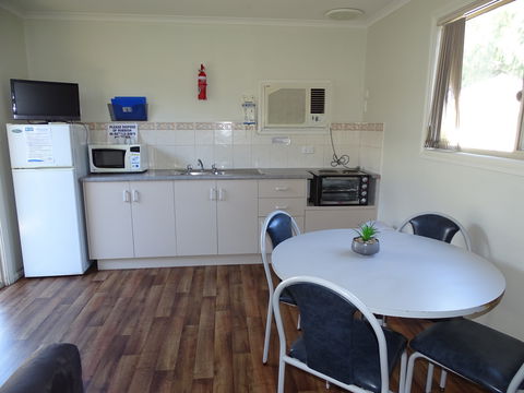 Moonta Bay Cabins - Cabin 2 - Yamba Accommodation 1