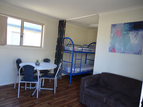 Moonta Bay Cabins - Cabin 2 - Yamba Accommodation 2