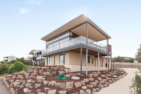 Neighbour Avenue - Yamba Accommodation 0
