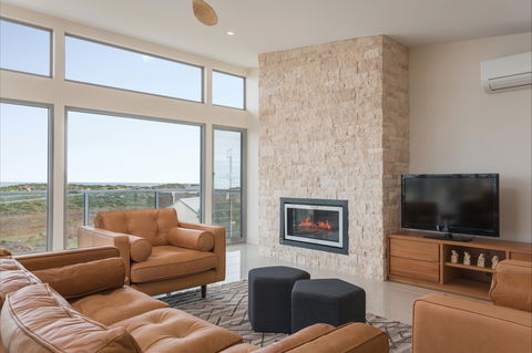 Neighbour Avenue - Yamba Accommodation 2