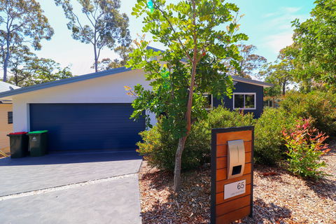 Sunset On Lake Point - Yamba Accommodation 0