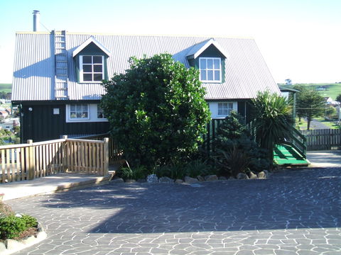 Touchwood Cottages & Gallery & Cafe - Yamba Accommodation 2