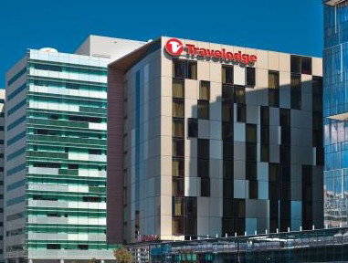 Travelodge Docklands - Yamba Accommodation 4