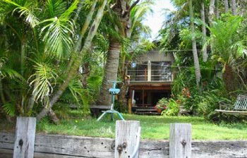 Belongil River House - Yamba Accommodation 0