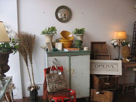 SavvyShopTours - Yamba Accommodation 0