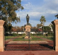 Dalby War Memorial and Gates - Yamba Accommodation