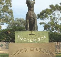 The Dog on the Tucker Box - Yamba Accommodation
