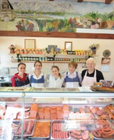 Mentges Master Meats - Yamba Accommodation 0