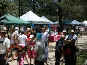 Burleigh Art And Craft Markets - Yamba Accommodation 3