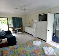 Tropical Palms Inn - Yamba Accommodation