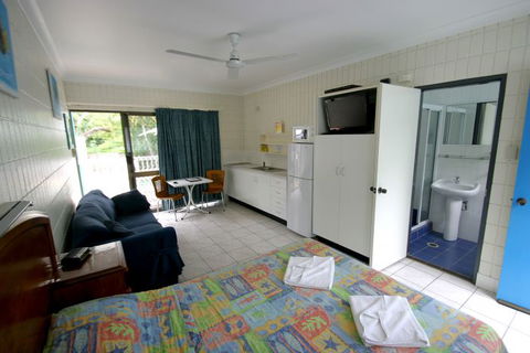 Tropical Palms Inn - Yamba Accommodation 0
