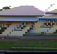 Teddy Bears Downstairs and Grandma's Feather Bed - Yamba Accommodation