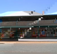 Fifield - Yamba Accommodation
