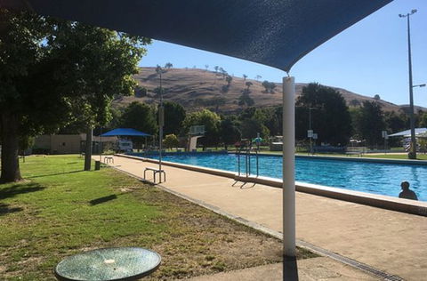 Gundagai Memorial Swimming Pool - Yamba Accommodation 0