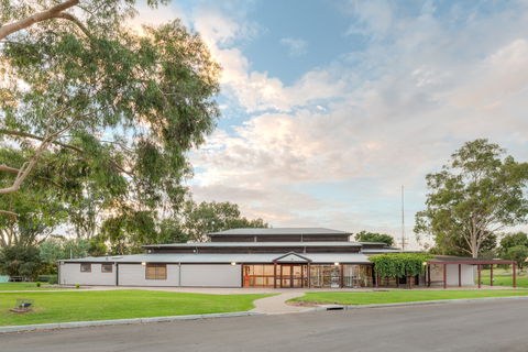 Swan Hill Regional Art Gallery - Yamba Accommodation 0