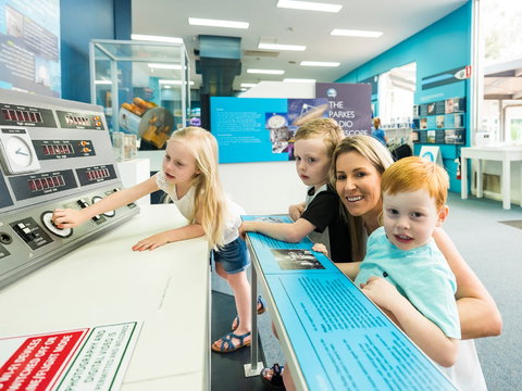 CSIRO Parkes Radio Telescope Visitor Centre - Yamba Accommodation 1
