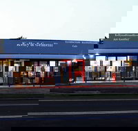 Kelly  Gemelli - Art and Design - Yamba Accommodation