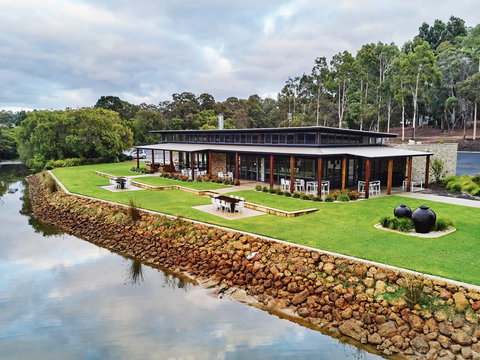 Lakeside Function Centre - Eight Willows Retreat - Yamba Accommodation 2
