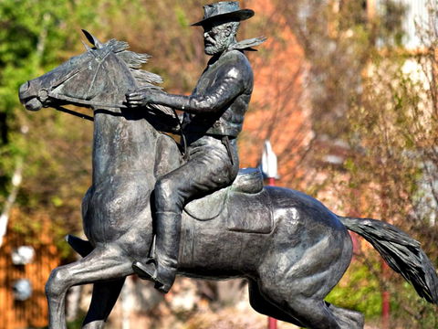 Thunderbolt's Statue And Constable Walker Memorial - Yamba Accommodation 0