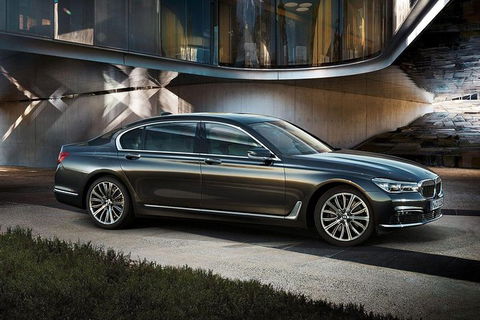 BMW Car Melbourne Airport To CBD - Yamba Accommodation 0