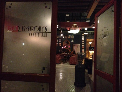 Red Baron's Lounge Bar - Yamba Accommodation 3